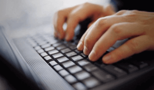 Periodista-redactando-web-1